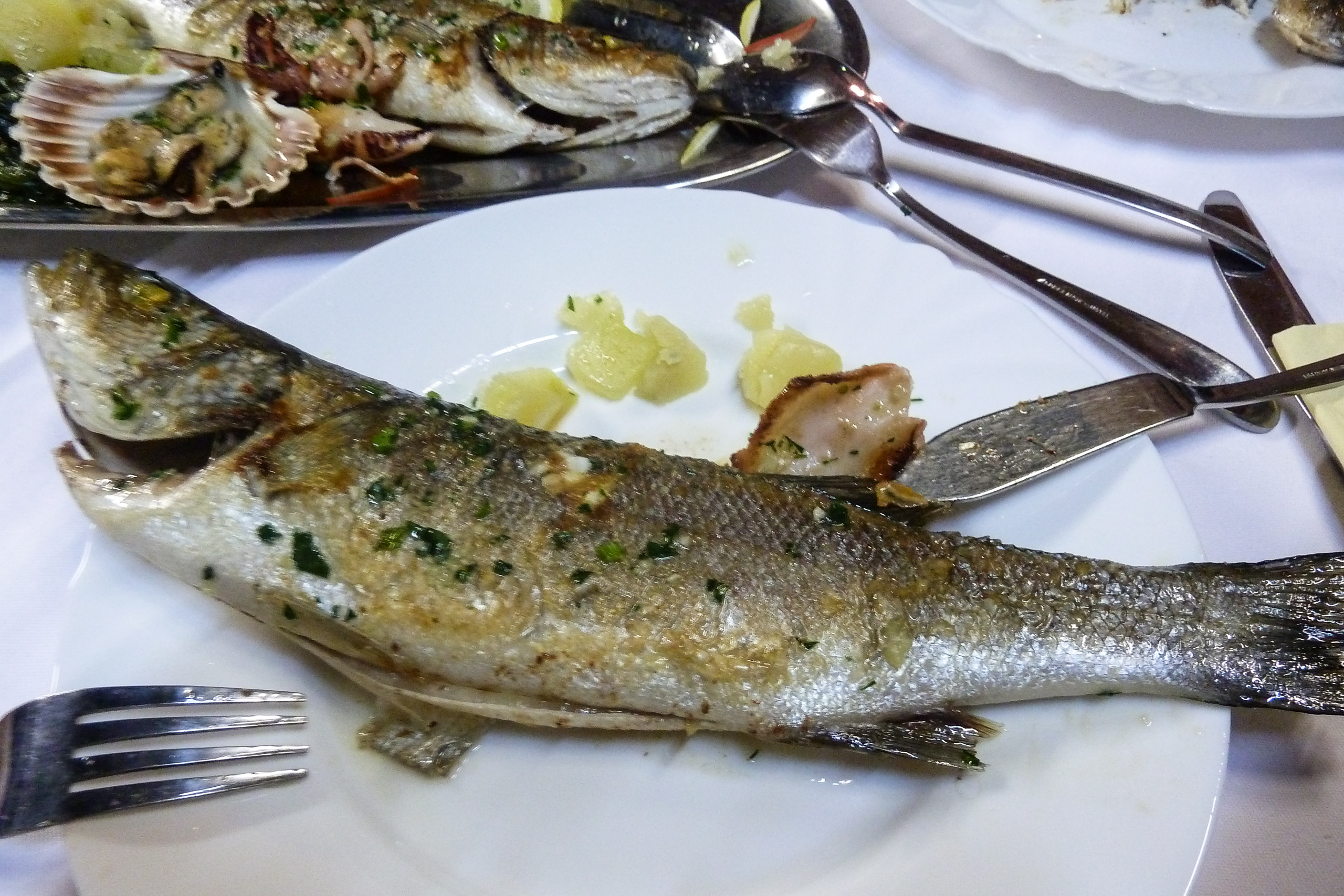 Gegrillter Branzino – Abendessen in Pula